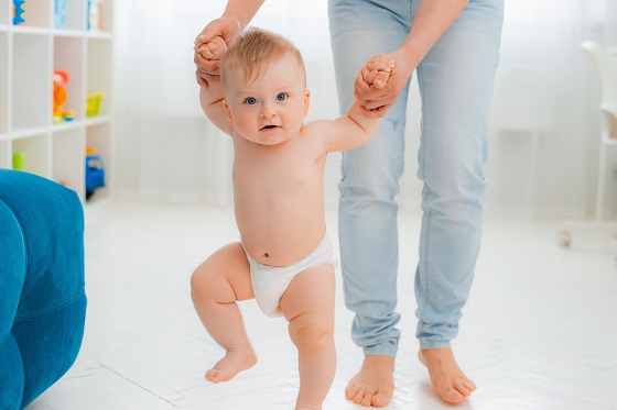 când începe bebe să meargă