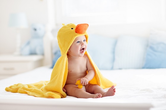 de ce țipă bebelușul