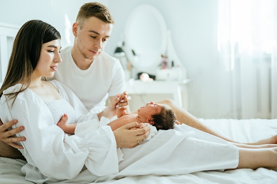 părinți tineri copleșiți